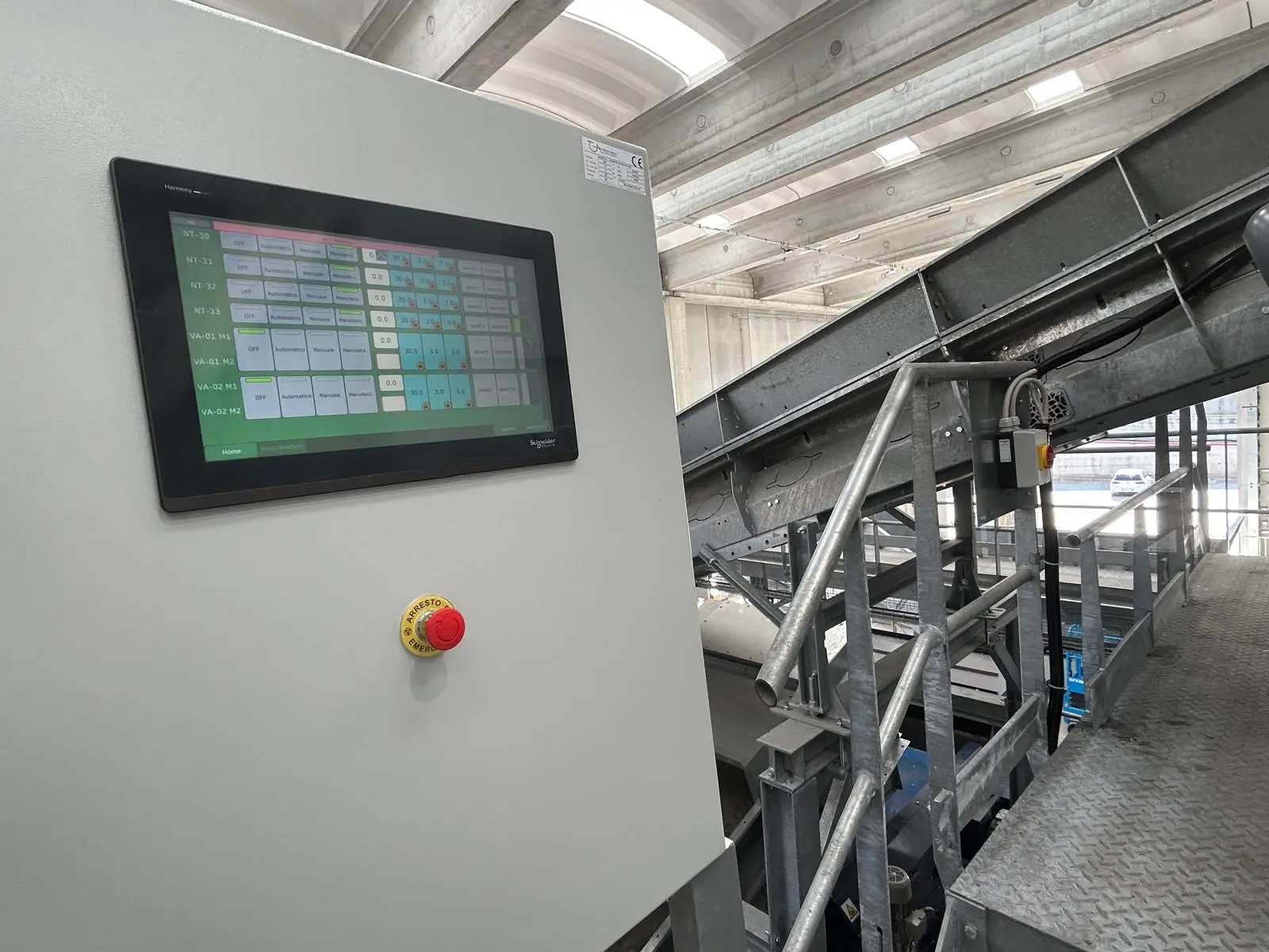 Pannello operatore installato su un impianto industriale